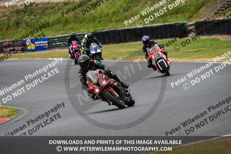 enduro digital images;event digital images;eventdigitalimages;mallory park;mallory park photographs;mallory park trackday;mallory park trackday photographs;no limits trackdays;peter wileman photography;racing digital images;trackday digital images;trackday photos